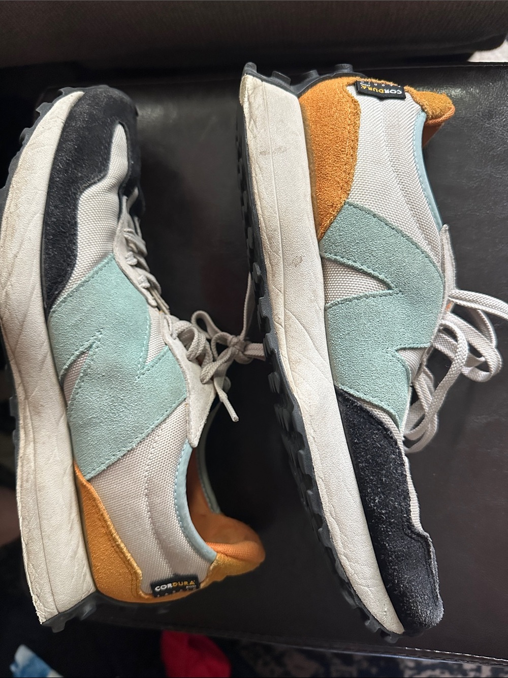 New Balance 327
Cordura Moonbeam Madras Orange